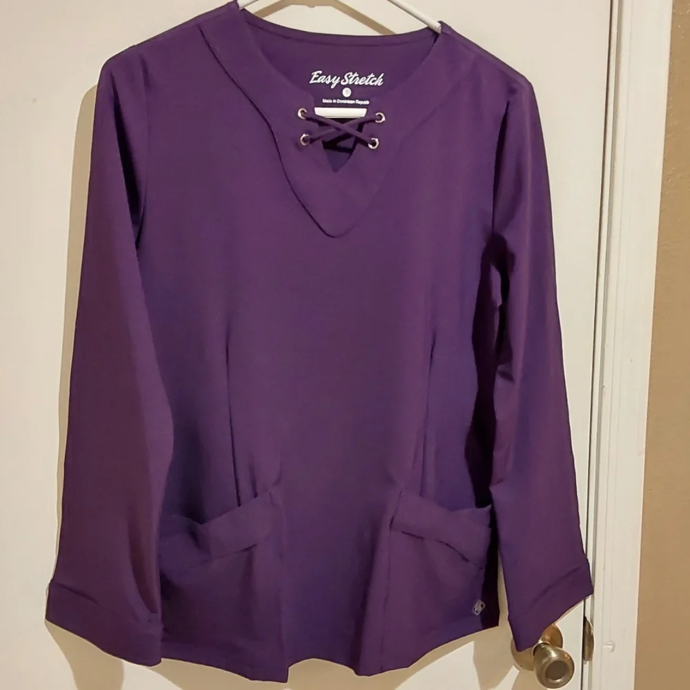 🌺 NEW Easy Stretch Long Sleeved Scrub Top